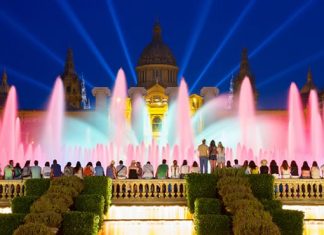 (Галерија) Магичната Барселона празнично украсена