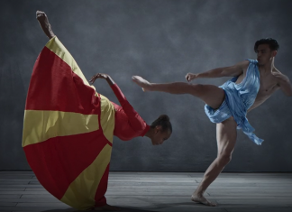 (ВИДЕО) Македонското знаме и Елиф Елмас на календарот на Наполи