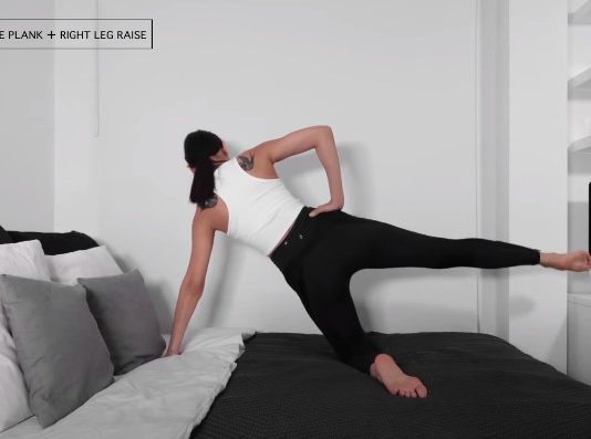 (ВИДЕО) Краток 7-минутен тренинг од кревет, за затегнат задник