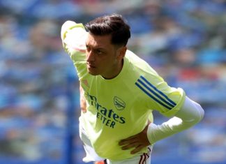 Фенербахче ја следи ситуацијата со Озил