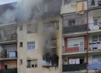 Дете почина во пожар во зграда во Гостивари, едно лице се бори за живот