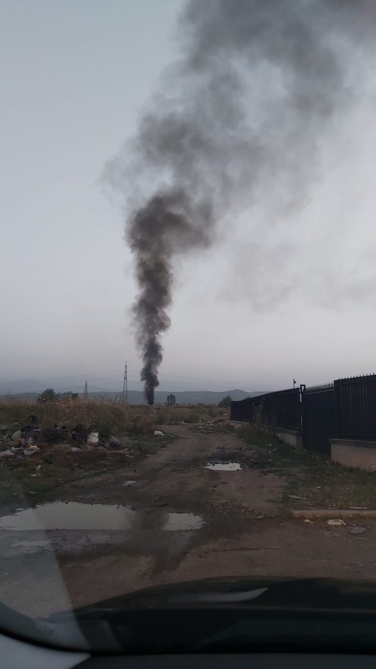 (ФОТО) Додека се воведува еколошка такса, чади цело Скопје со запалена пластика