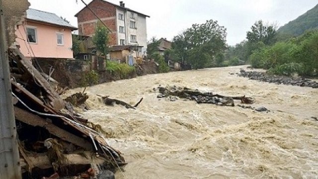 Ужасни поплави во бугарскиот град Берковица