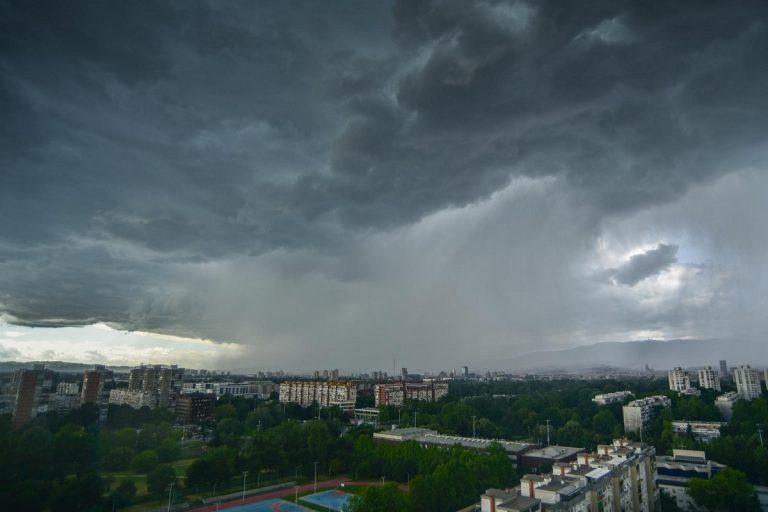 Торнадо во Италија и Словенија, предупредувања и во Хрватска